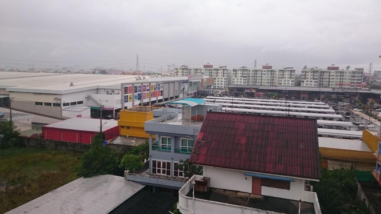 J.Residence Samut Prakan Exterior foto